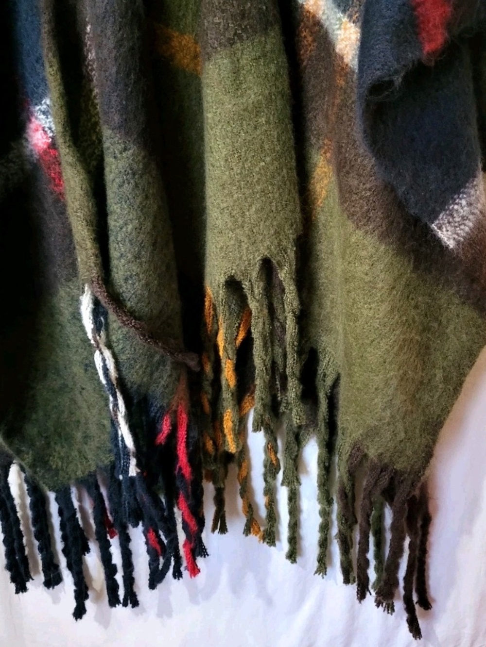 Unworn Barbour Isla Boucle Serape in Tartan Multi - Picture 5 of 9